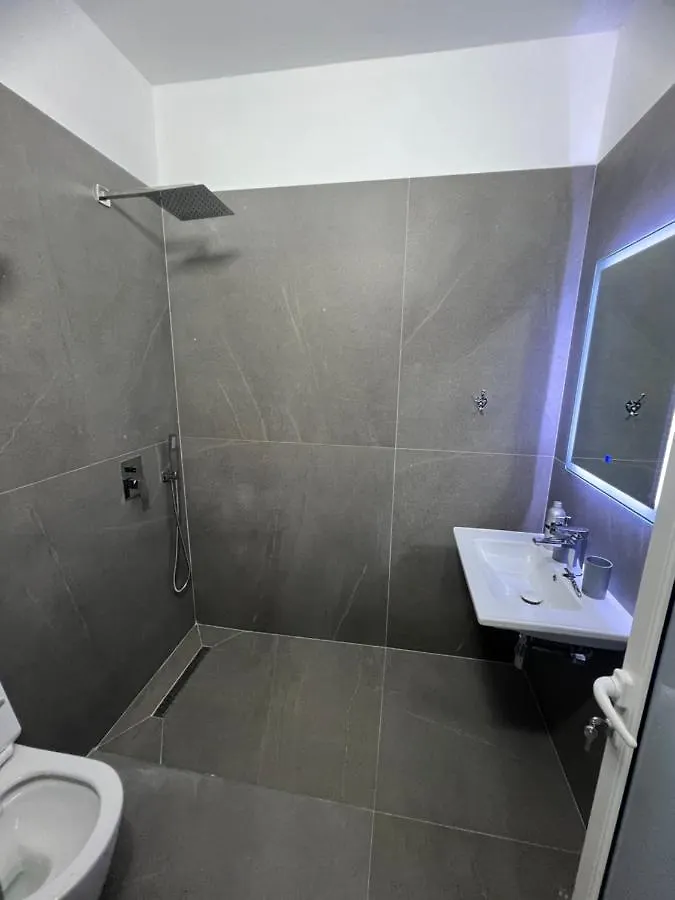 Villa Rreze Dielli Vlorë Bed & Breakfast